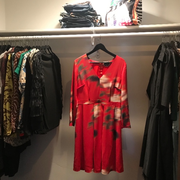 PETER SOM X MADE IN KIND GRAPHIC BLUR FLORAL PRINT - Picture 2 of 8